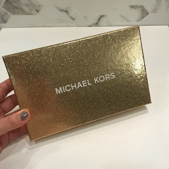 🎊Michael Kors New Year Wallet🎊 - Picture 7 of 7